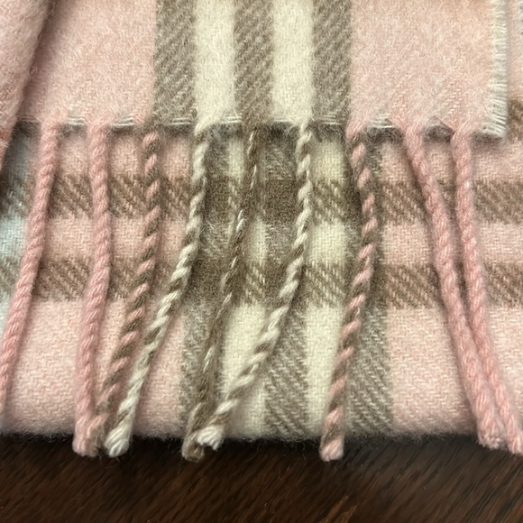 Burberry Nova Check Pink Cashmere Scarf - Picture 4 of 7